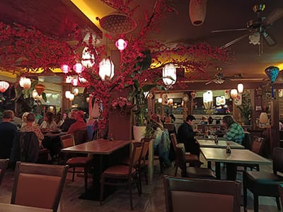 Gäste beim Abendessen im Musuko Restaurant in Helmstedt