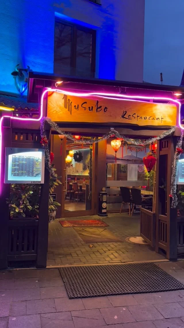 Frohes neues Jahr! 🎆Das Team vom Musuko Restaurant Helmstedt bedankt sich herzlich bei allen unseren lieben Gästen für Ihr Vertrauen und Ihre Unterstützung im vergangenen Jahr.Wir hoffen, Sie auch im neuen Jahr weiterhin bei uns begrüßen zu dürfen und freuen uns darauf, Sie weiterhin mit unseren Speisen und unserem Service zu verwöhnen.Vielen Dank für Ihre Treue – wir wünschen Ihnen ein gesundes, glückliches und erfolgreiches neues Jahr!Herzliche Grüße
Ihr Team vom Musuko Restaurant Helmstedt#musukohelmstedt #musukorestaurant #helmstedt