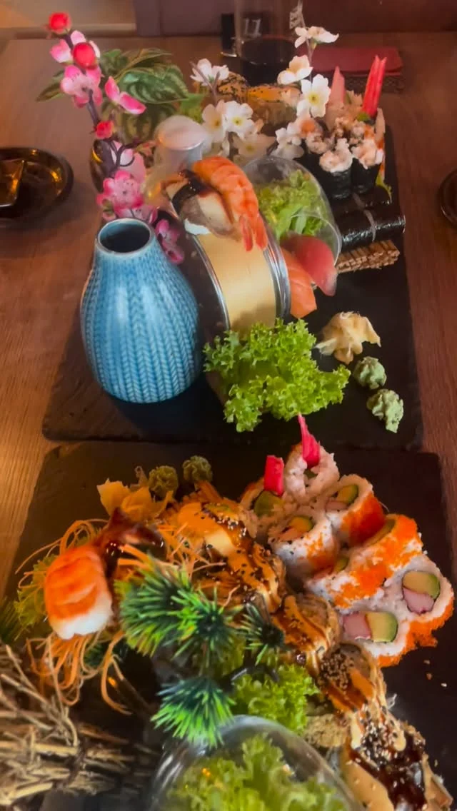 🍣 Frisch zubereitet, Stück für Stück.Gutes Sushi beginnt nicht erst beim Geschmack, sondern bei der Sorgfalt hinter jedem Handgriff. ✨Bei Musuko steht die Frische der Zutaten im Mittelpunkt – einfach, ehrlich und lecker.📍 Musuko Restaurant#Musuko #SushiLiebe #FrischesSushi #JapanischeKüche #SushiMomente Foodie Emden GenussMoment